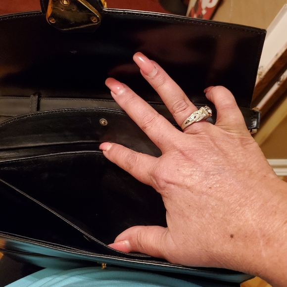 1960s Black Leather Gucci Shoulderbag/Clutch. Brass Hardware. - Picture 10 of 16